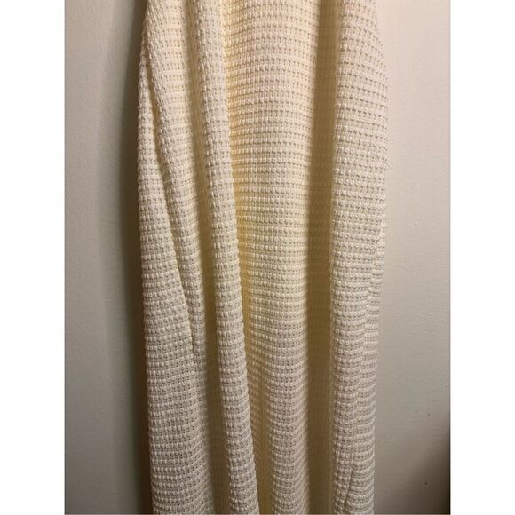 Le Lis Crochet Dress - Picture 2 of 8